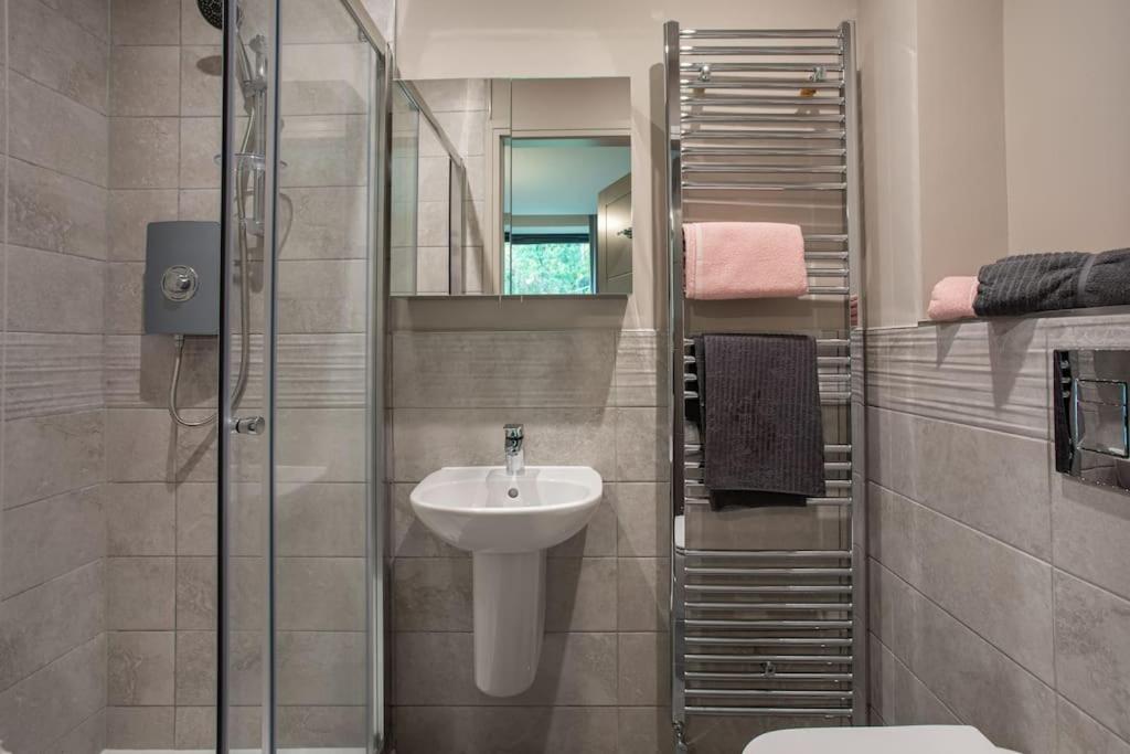 Stunning 2Br Next To The City Airport Bhd - Free Parking Belfast Exterior photo